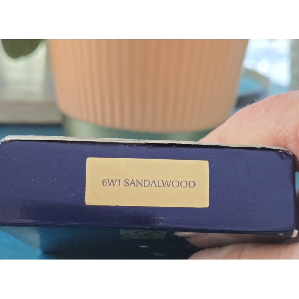 Estee Lauder Double Wear Stay-in-Place Matte Powder Foundation 6W1 Sandalwood - Picture 6 of 7